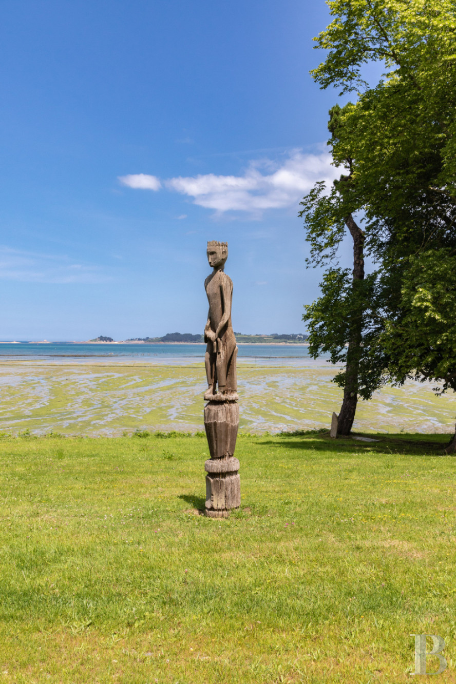 A set of two manor houses overlooks the Bay of Morlaix in Carantec on the north coast of Finistère - photo  n°4